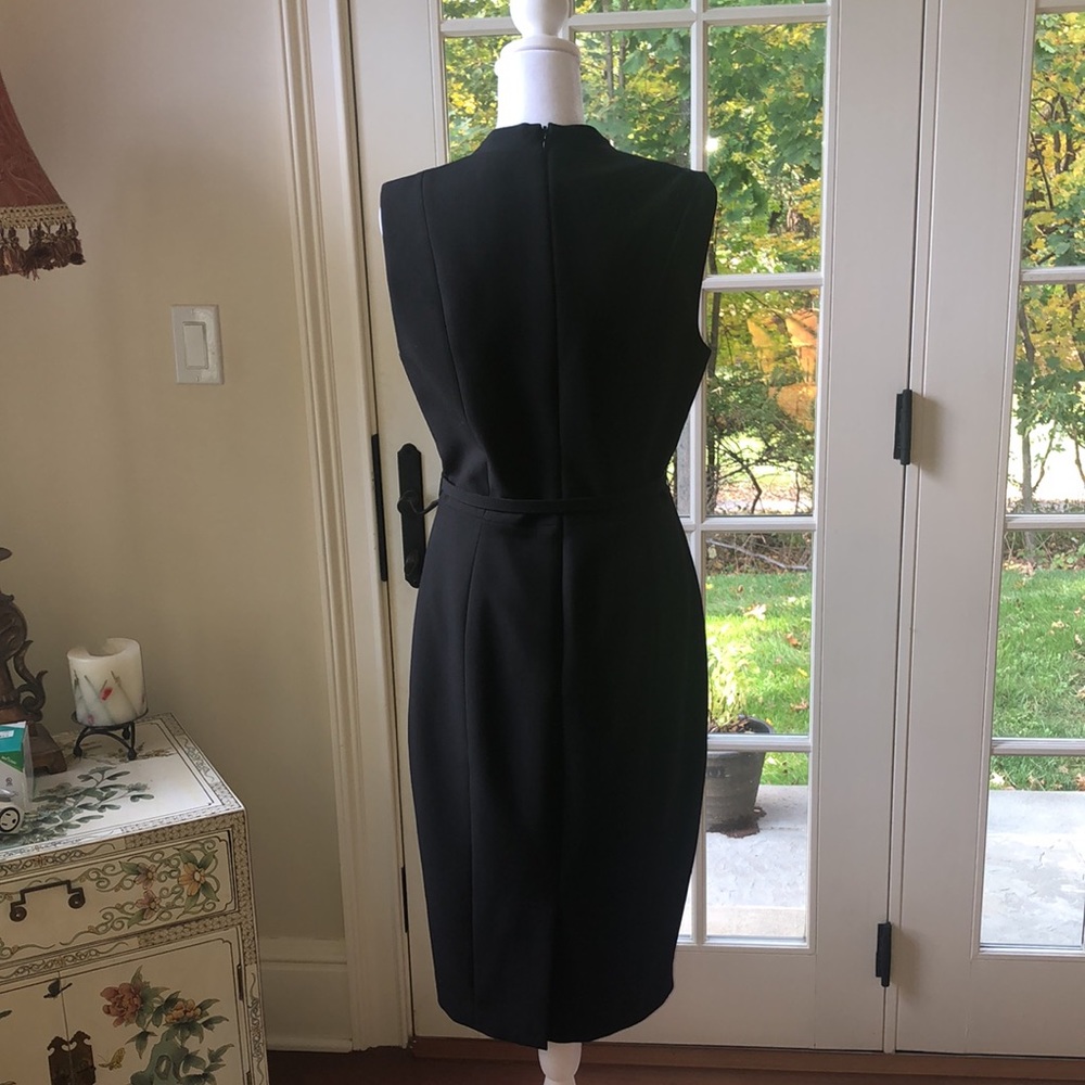 White House Black Market fitted vneck pencil skirt black dress w belt. Size 6. - Picture 6 of 9
